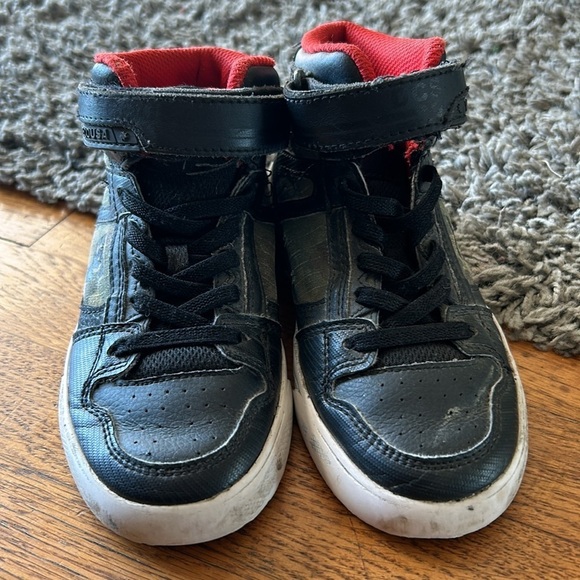 Boy DC High Top Sneakers Size 12.5 - Picture 5 of 11